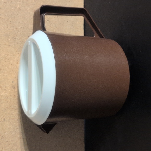 Vintage Rubbermaid 1 1/2 Quart Pitcher - Picture 3 of 11